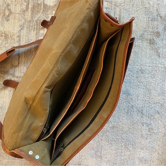 Leather messenger bag - Picture 5 of 10